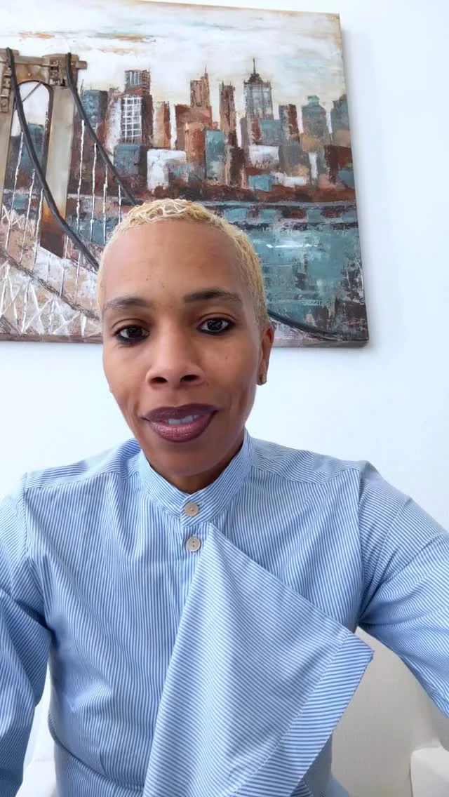 Ever found yourself talking in circles, hoping more words would make your point clearer? Truth is, they usually don’t. Over-explaining doesn’t build trust, it chips away at it. 🧠

Confidence isn’t loud. It’s clear.

If you want to own your message without over-talking your impact, The Only One in the Room is your playbook for clarity, presence, and power in every room you walk into.

📖 Order your copy today at realcommcoach.com￼

#TheOnlyOneInTheRoom #CommunicationCoach #LeadershipTools #SpeakWithPower #IntentionalCommunication